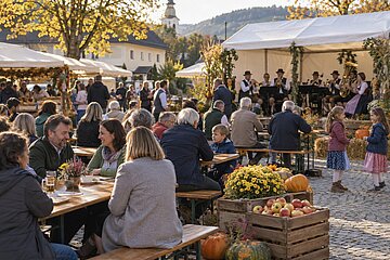 Herbstfest am Marktplatz mit Blasmusik